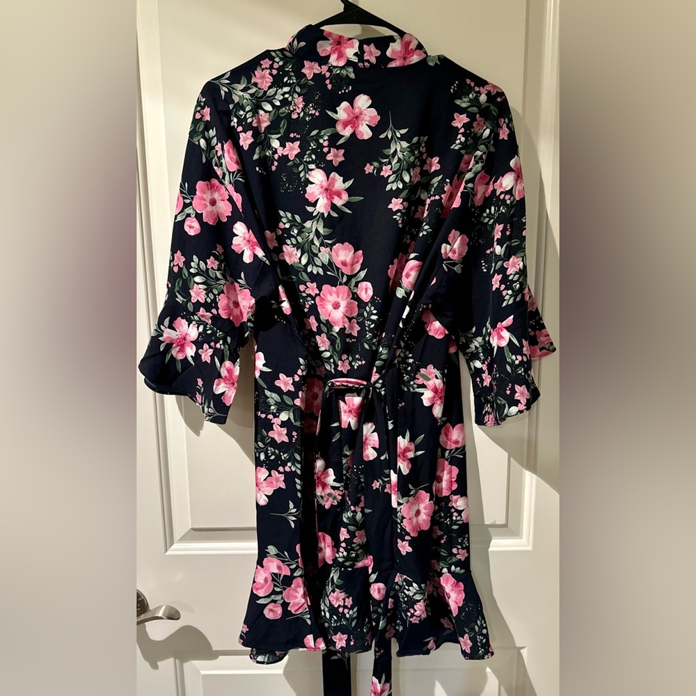*NWOT* Birdy Grey Floral Robe - Picture 6 of 9
